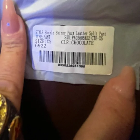 Shayla skinny leg split pant by Meshki - Picture 14 of 15